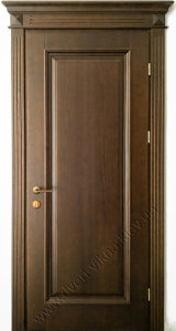Роскошная деревянная дверь в классическом стиле
