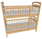 Кровать двухъярусная трансформер из массива дерева с ограждениями на нижнем ярусе